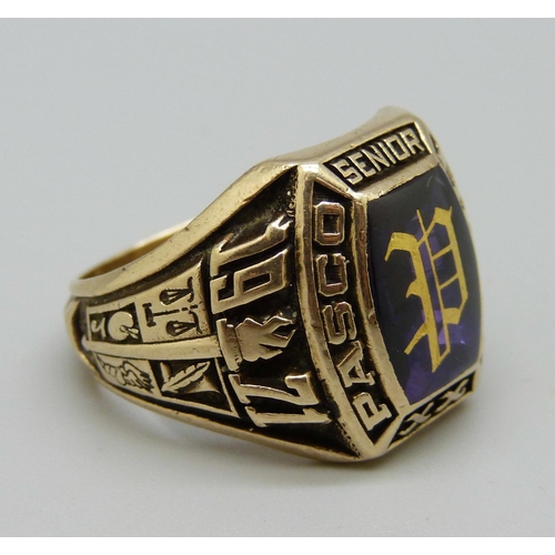 998 - A 1970's American 10K gold Pasco High graduation ring 17.8g, W