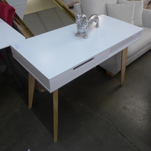 1413 - A Dimley desk