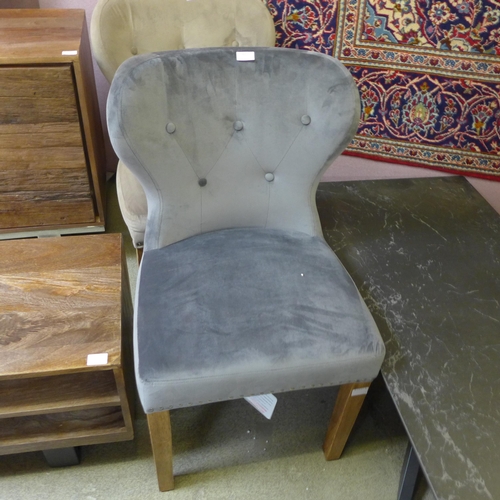 1482 - An Arlo grey chair