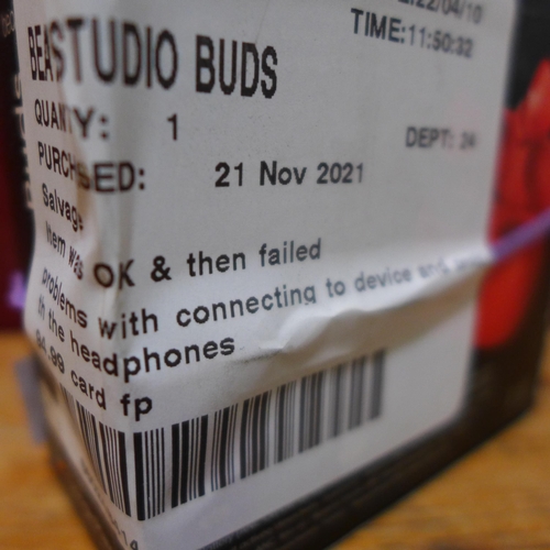 3096 - Beats Studio Ear Buds - Red -   (253-52)  * This lot is subject to vat