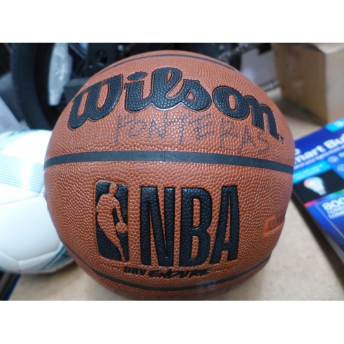 3187 - Wilson Drv Basketball & a Mitre Football (size 5)   (253-156)  * This lot is subject to vat