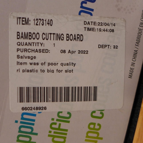 3197 - Bamboo Cutting Board       (253-157)  * This lot is subject to vat