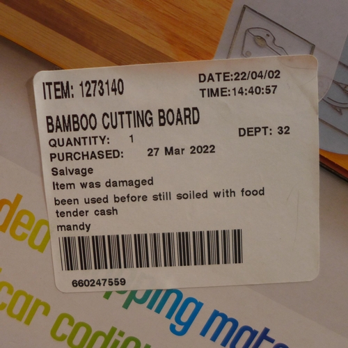 3198 - Bamboo Cutting Board     (253-88)  * This lot is subject to vat