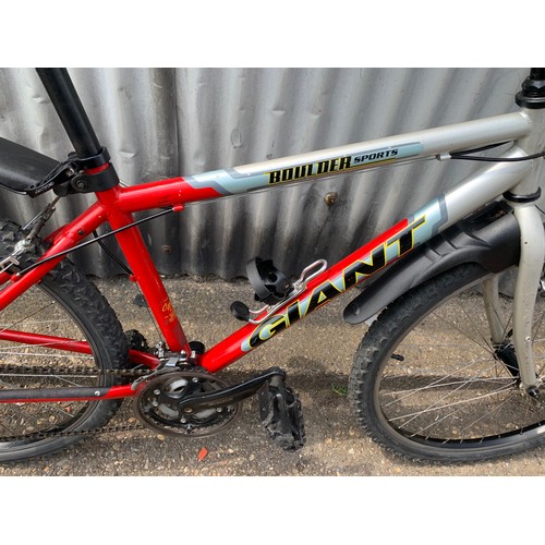 2199 - Boulder Giant red/white mountain bike