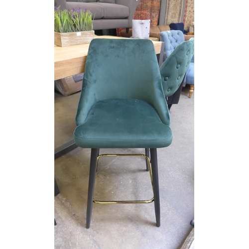 1573 - A pair of green velvet bar stools