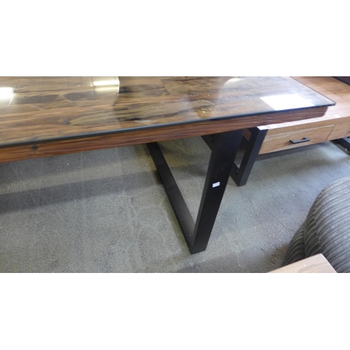 1606 - A Phoenix railway sleeper and glass dining table