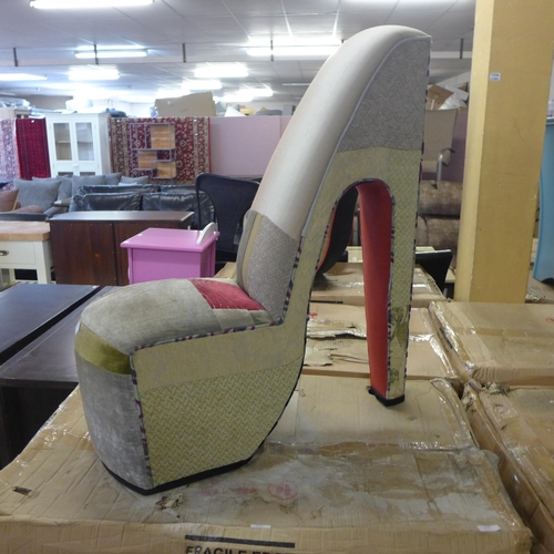 1658 - An upholstered shoe chair