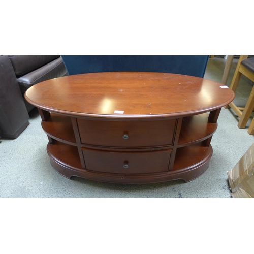 1701 - A Willis and Gambier cherry wood coffee table