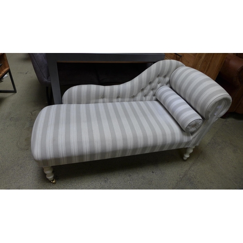 1703 - A white and grey striped window seat chaise