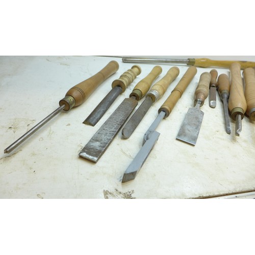 2147 - Approximately fourteen full size professional carving/lathing chisels