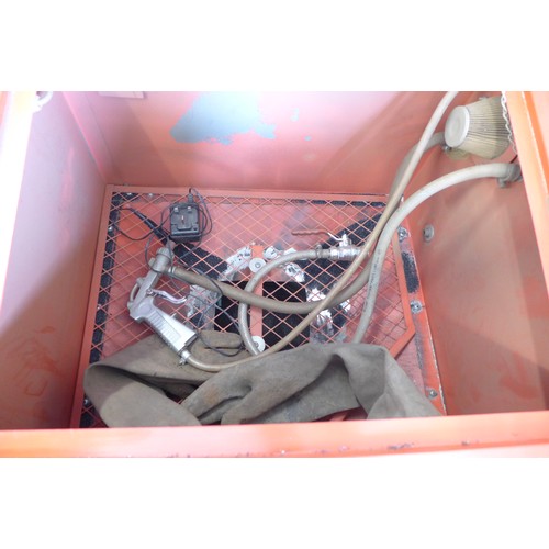 2163 - Sand blasting cabinet and tub of abradant