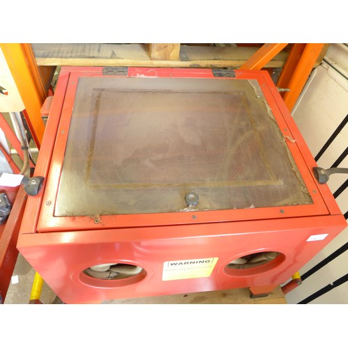 2163 - Sand blasting cabinet and tub of abradant