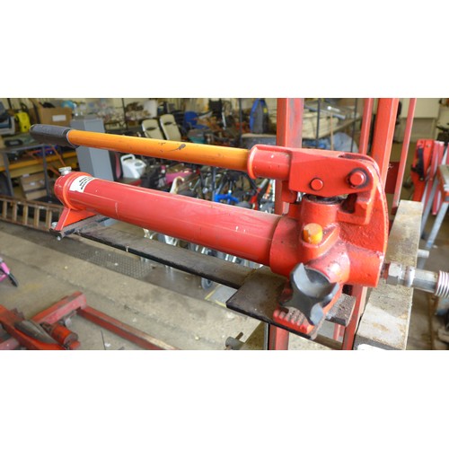 2167 - Reinforced hydraulic ram press (6ft) with block, plates and v-blocks