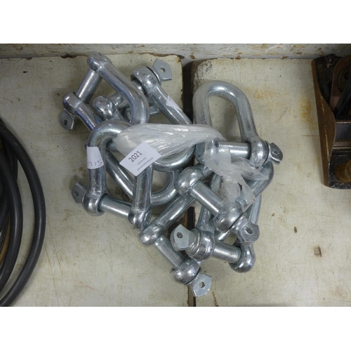 2021 - 15 x 6mm shackles * this lot is subject to VAT