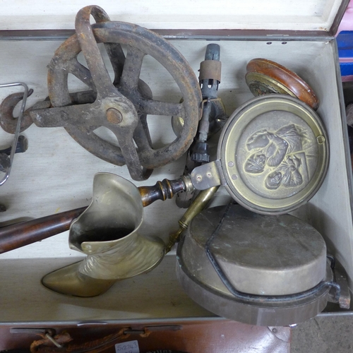 2071 - Box of brass abd vintage metalware, includes vintage boot figure and bar pump