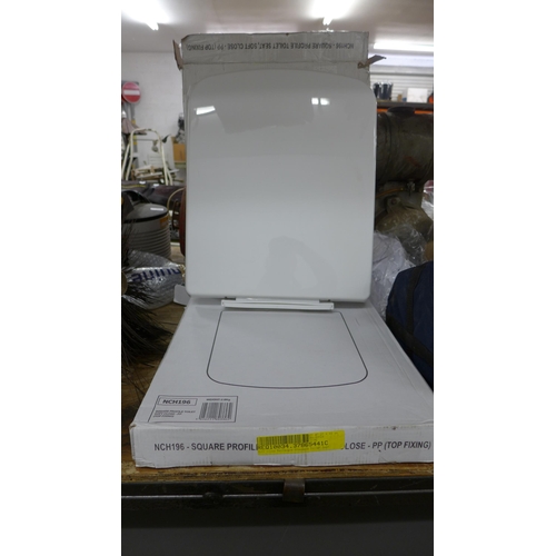 2082 - 2 square toilet seats, unused