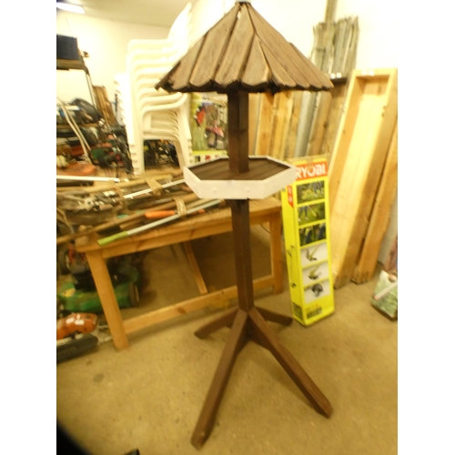 2386 - Wooden bird table