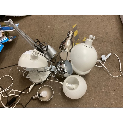 2078 - Approx various lamps