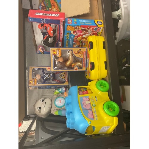 2207 - Bundle of children's toys and games