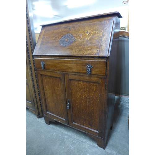 598 - An oak bureau