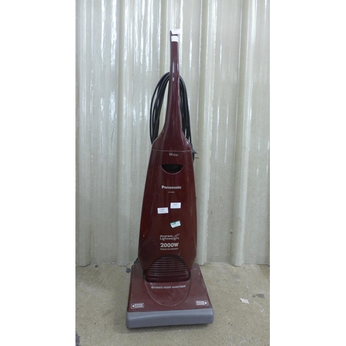 2997 - Panasonic MC-E3011 2000w upright vacuum cleaner