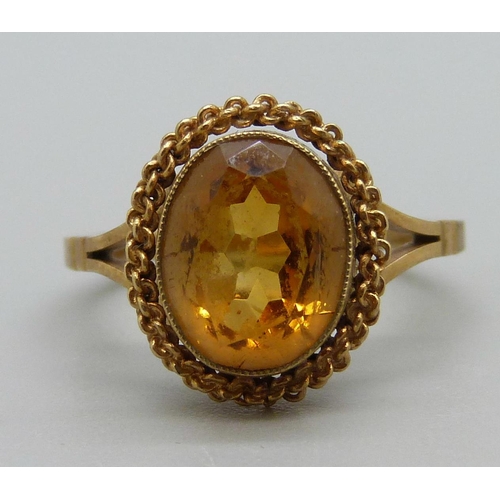 1123 - A 9ct gold and orange topaz ring, 2.5g, L