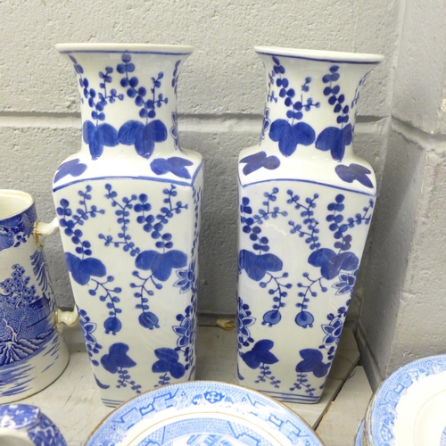 1161 - A box of blue and white china, blue and white Willow pattern teawares and a pair of Chinese style bl... 