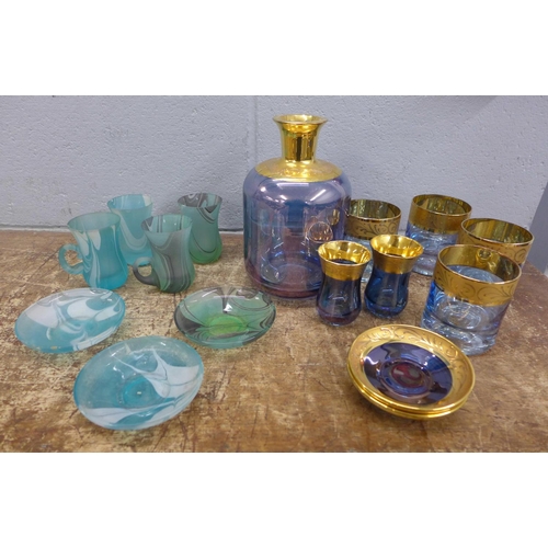 1175 - A box of decorative glassware **PLEASE NOTE THIS LOT IS NOT ELIGIBLE FOR POSTING AND PACKING**