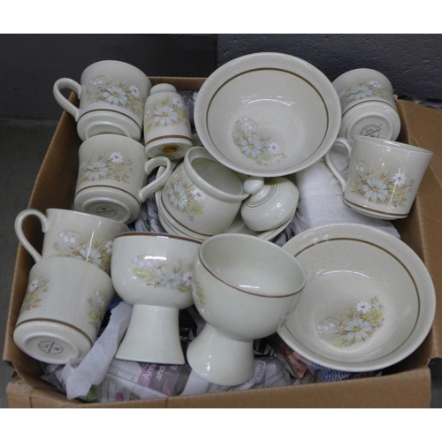 1183 - A collection of Royal Doulton Florinda tableware **PLEASE NOTE THIS LOT IS NOT ELIGIBLE FOR POSTING ... 