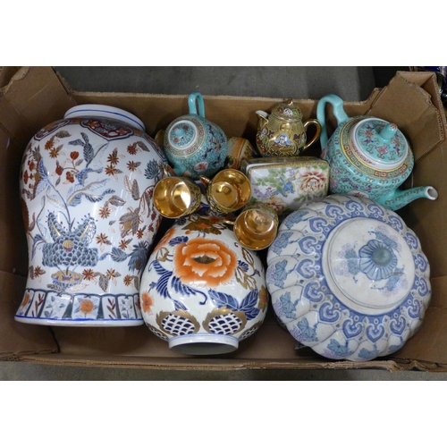 1186 - A box of oriental china including a vase and large jar **PLEASE NOTE THIS LOT IS NOT ELIGIBLE FOR PO... 