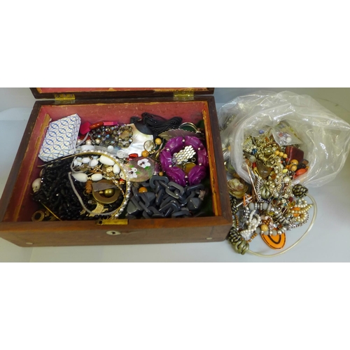 668 - A wooden case of costume jewellery, some a/f