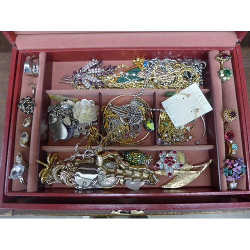 671 - A case of costume jewellery