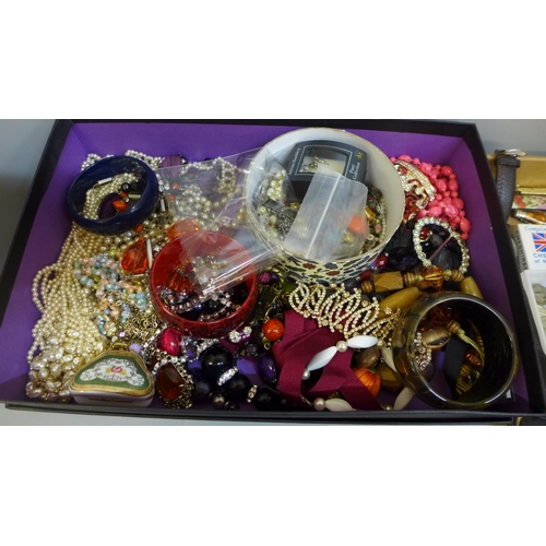 682 - Two boxes of costume jewellery and miscellaneous items including a Seiko 7009-3070 wristwatch, cryst... 