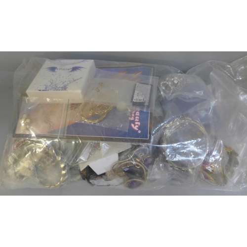 721 - A quantity of unused and packaged modern jewellery