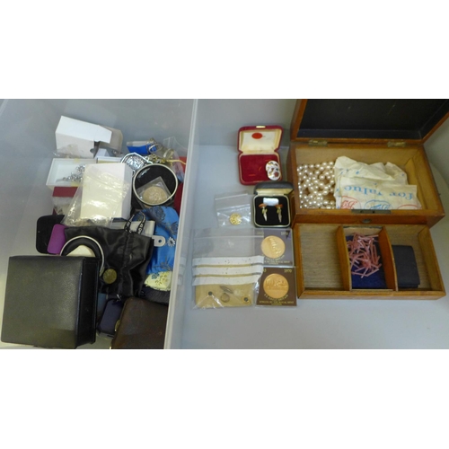 731 - Costume jewellery, coins, etc., including £2 coins and two S.S. Great Britain 1970 bronze coins plus... 