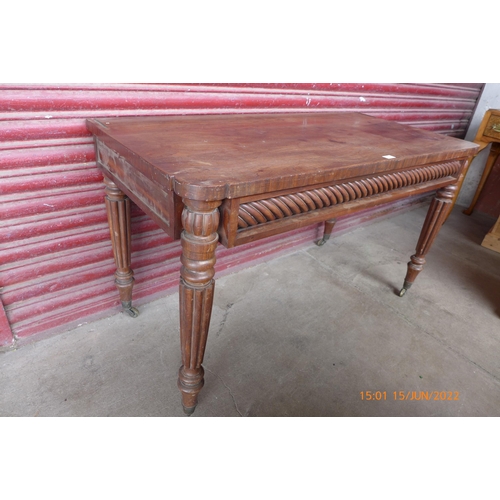 178d - A Regency mahogany serving table