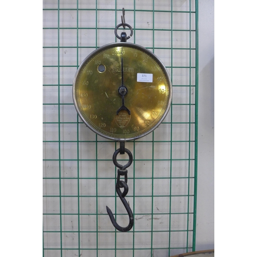 371 - A vintage Salter weighing scale