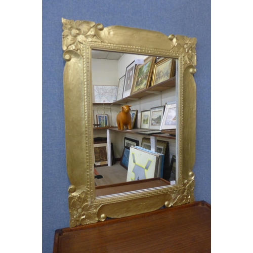 402 - A giltwood framed mirror