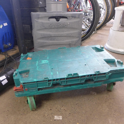 2087 - Set of flat wheels with box trolley/removals dolly