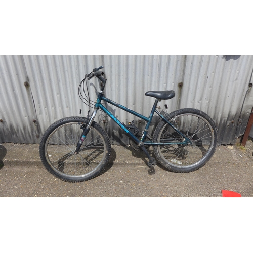 2091 - Raleigh Activator MTB/mountain bike with two new tyres