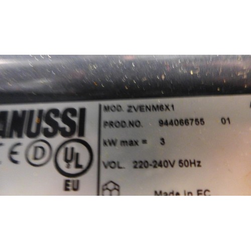 3239 - Zanussi  Combi Microwave Model: ZVENM6X1 H455xW595xD567  Original RRP £482.50 inc VAT * This lot is ... 