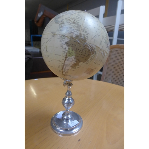 1672 - A Terrestrial globe - damaged