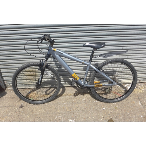 2320 - Diamondback silver aluminium MTB/Mountain bike bicycle