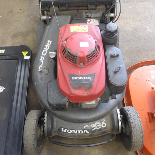 2324 - Honda pro roller 2017 HRH536 lawnmower with collector (drive cable needs replacing)