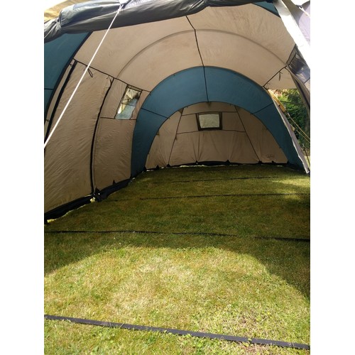 2100 - India8 six-man tent complete with poles and 2 camp beds