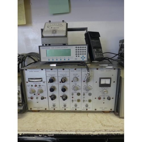 2219 - Laboratory job lot: Anritsu auto calibrating spectrum analyzer MS2601b - W, delayed sweep oscillscop... 