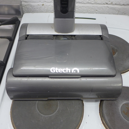 2262 - GTech Air Ram cordless vacuum cleaner 22v with charger - W