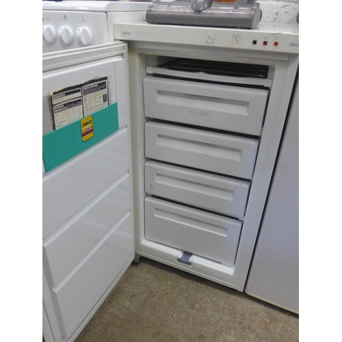 2267 - Zanussi ZVC35 freezer