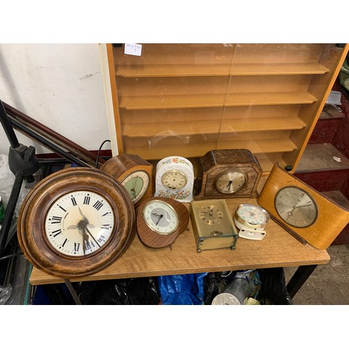 2214 - Vintage clocks and parts