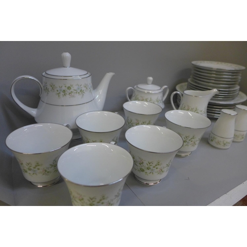 1205 - A Noritake Savannah tea set and a Royal Doulton Florinda dinner service **PLEASE NOTE THIS LOT IS NO... 